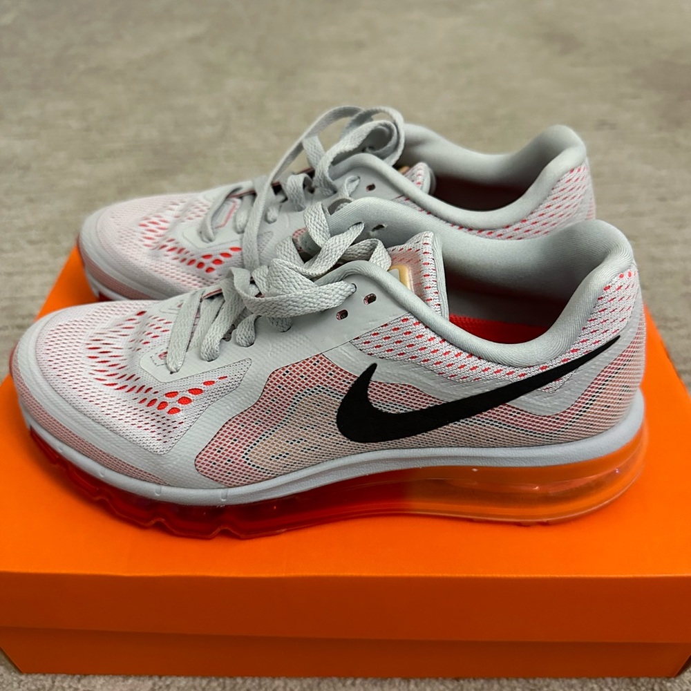 Like new! Women’s Nike air max, size 8
